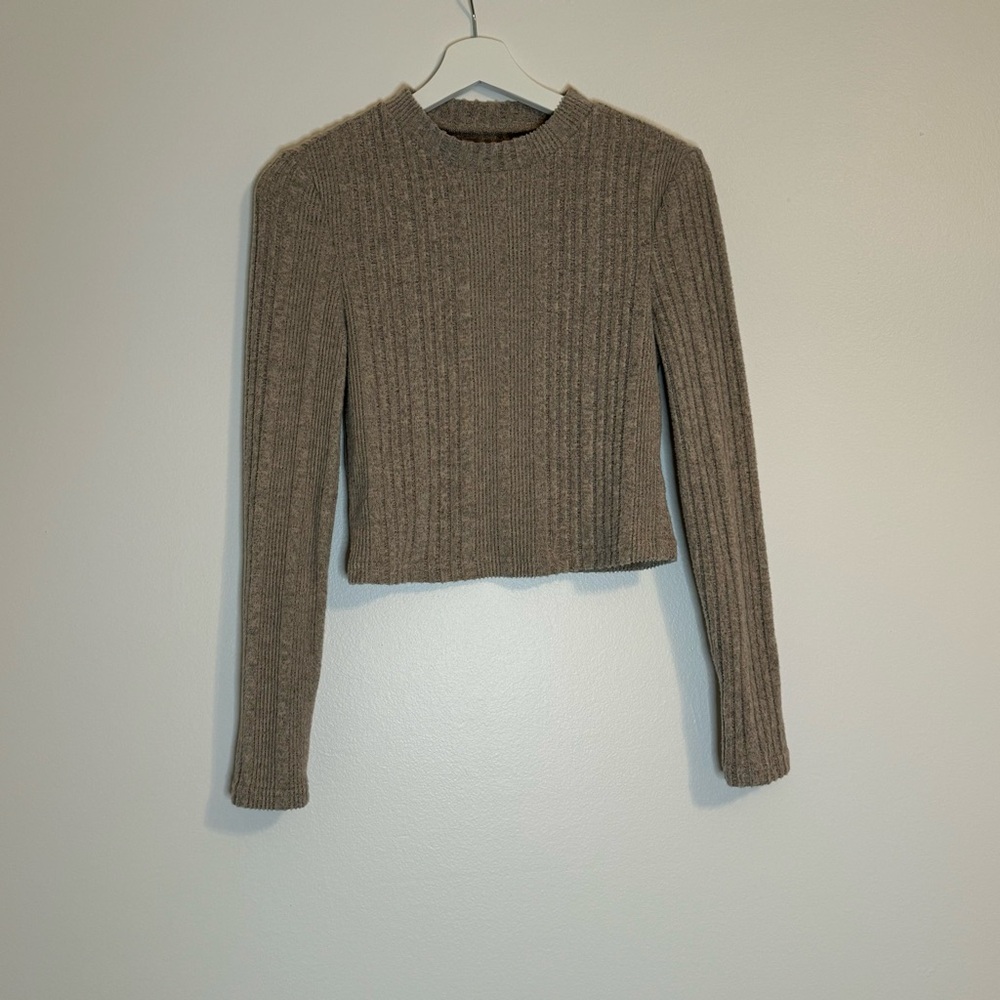 Women’s Tan Cropped Sweater Size: S